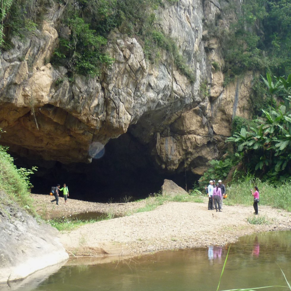 Hang En cave